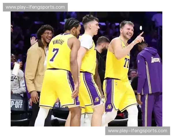 紫金荣耀遭遇青春风暴：湖人vs黄蜂直播，一场不容错过的视听饕餮盛宴